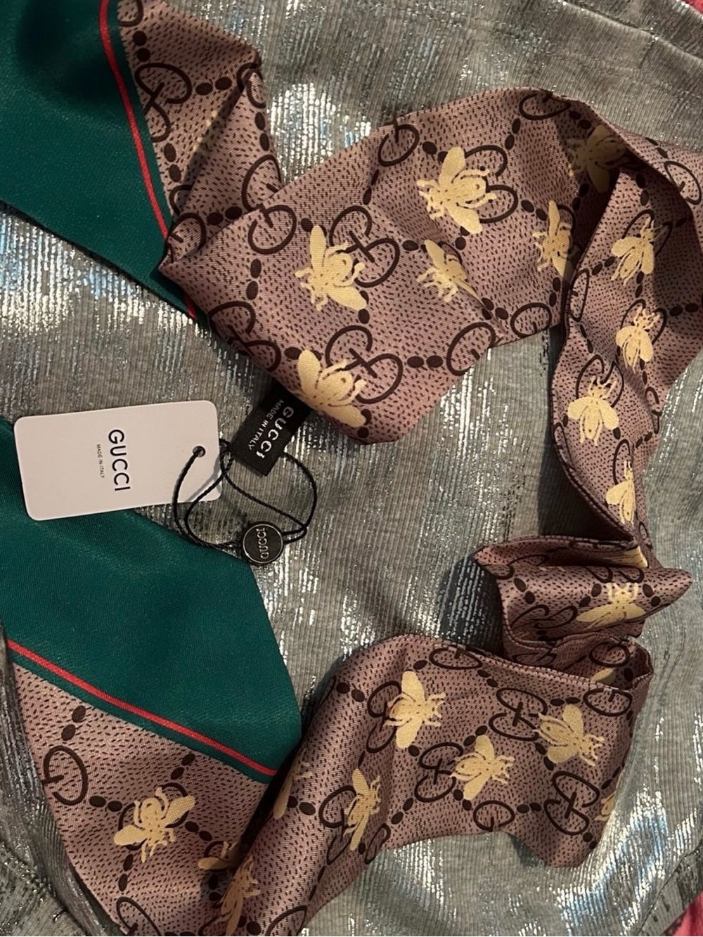 Gucci Green & Brown Silk Twilly with Bee Motif gorgeous